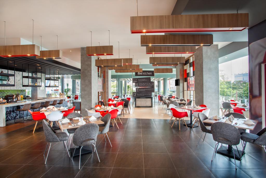 Ibis Manado City Center Boulevard Exterior foto