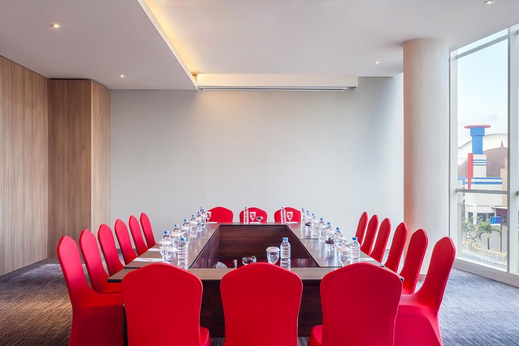 Ibis Manado City Center Boulevard Exterior foto